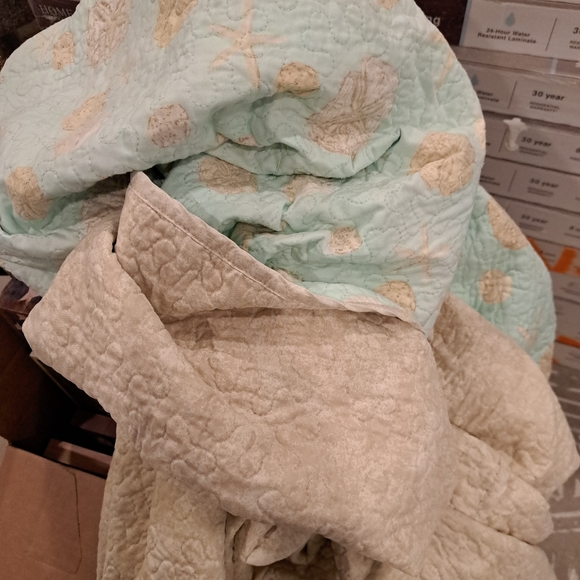 Quilt - Picture 6 of 8